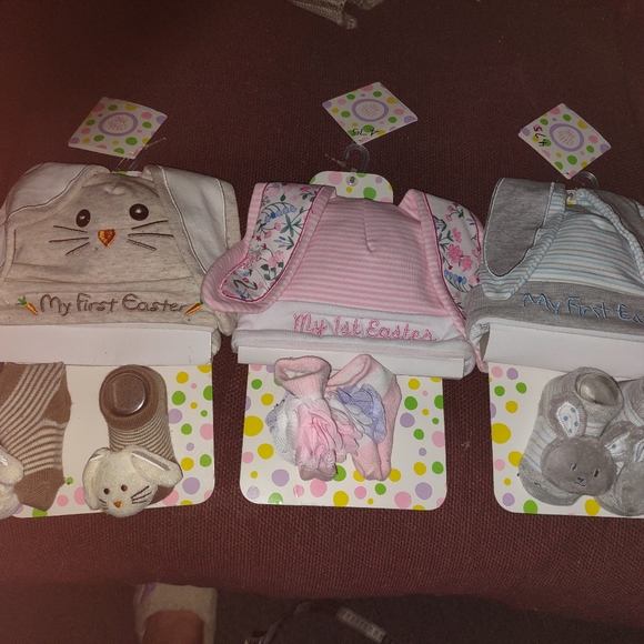 BABY'S FIRST EASTER HAT AND RATTLE SLIPPERS 0-6 mth - Picture 2 of 3